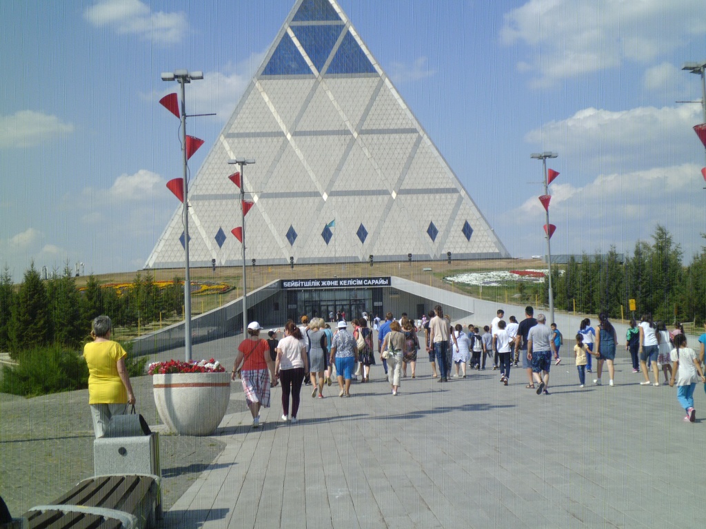 дворец пирамида.jpg